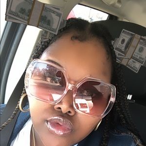 Meet your Posher, Shanora